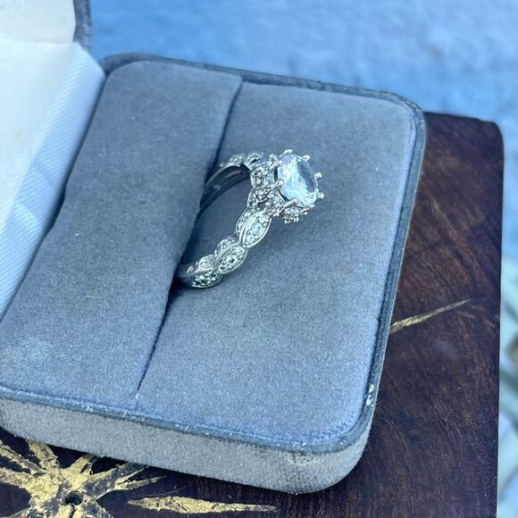 Vintage Cubic Zirconia Ring size 5 1/4 cocktail evening jewlery - Picture 5 of 10
